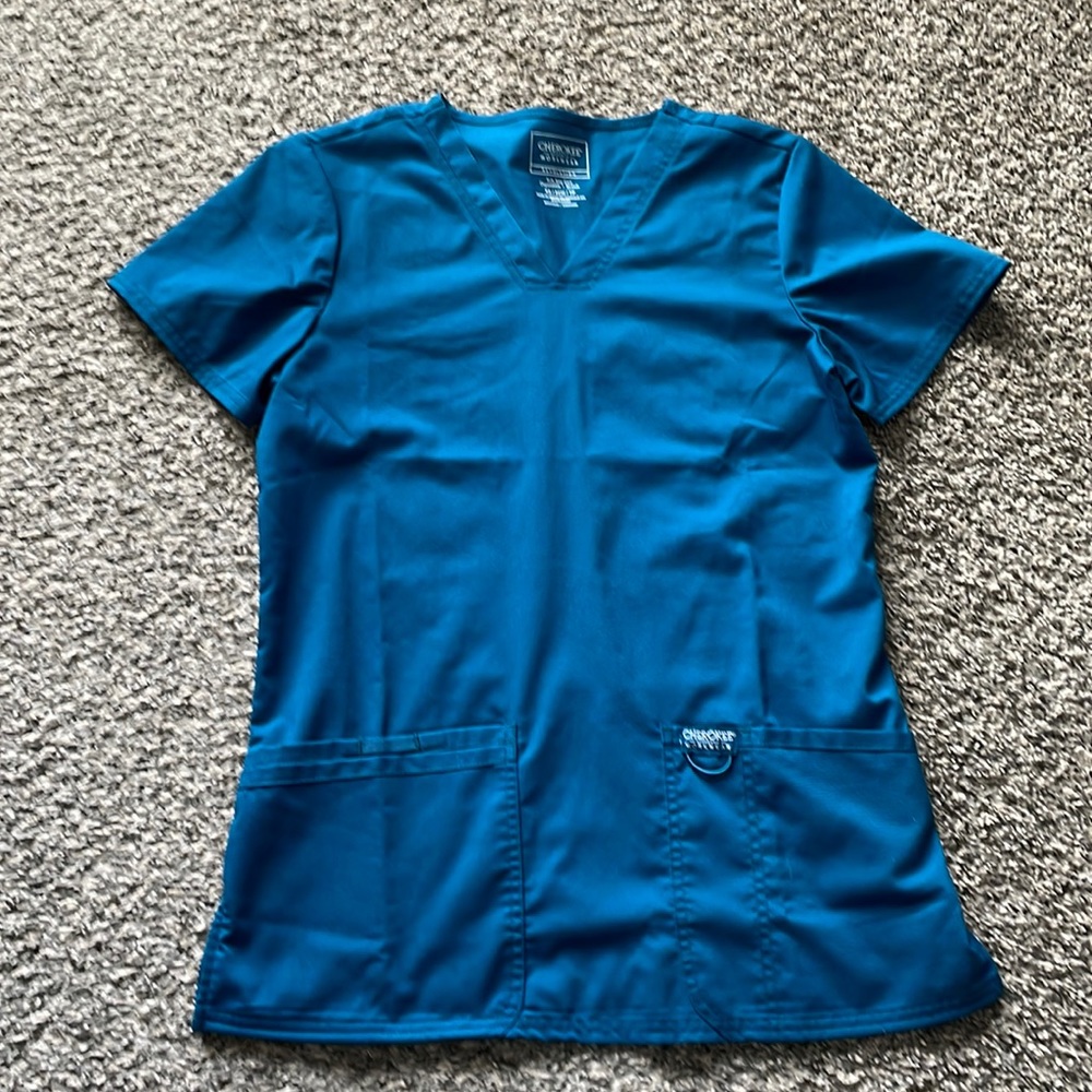 Cherokee scrub top 🎉